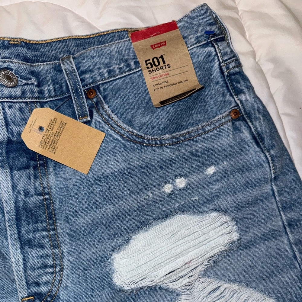 NWT Levi’s 501 High Rise Distressed Shorts